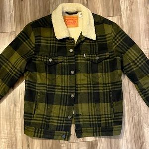 LEVI’S Men’s Green Buffalo Plaid Flannel Sherpa Trucker Jacket